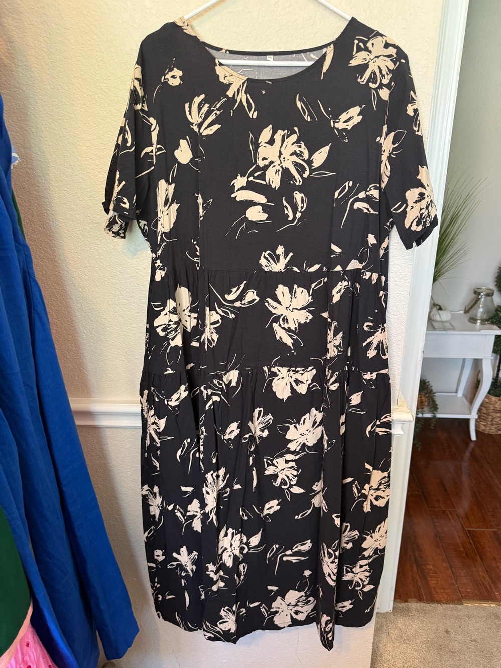 Women’s Black Floral Midi Dress -  Cream Print 2XL